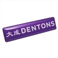 Полимерный значок Dentons