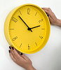 Часы настенные Silly, желтые с нанесением логотипа
